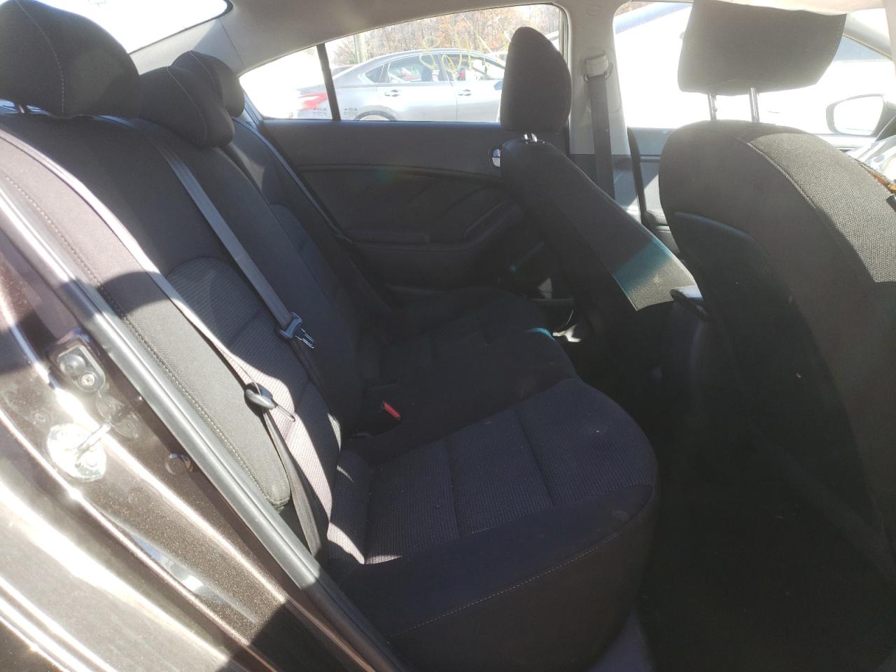 Photo 6 from auction – 2018 KIA FORTE LX with VIN 3KPFK4A70JE198546