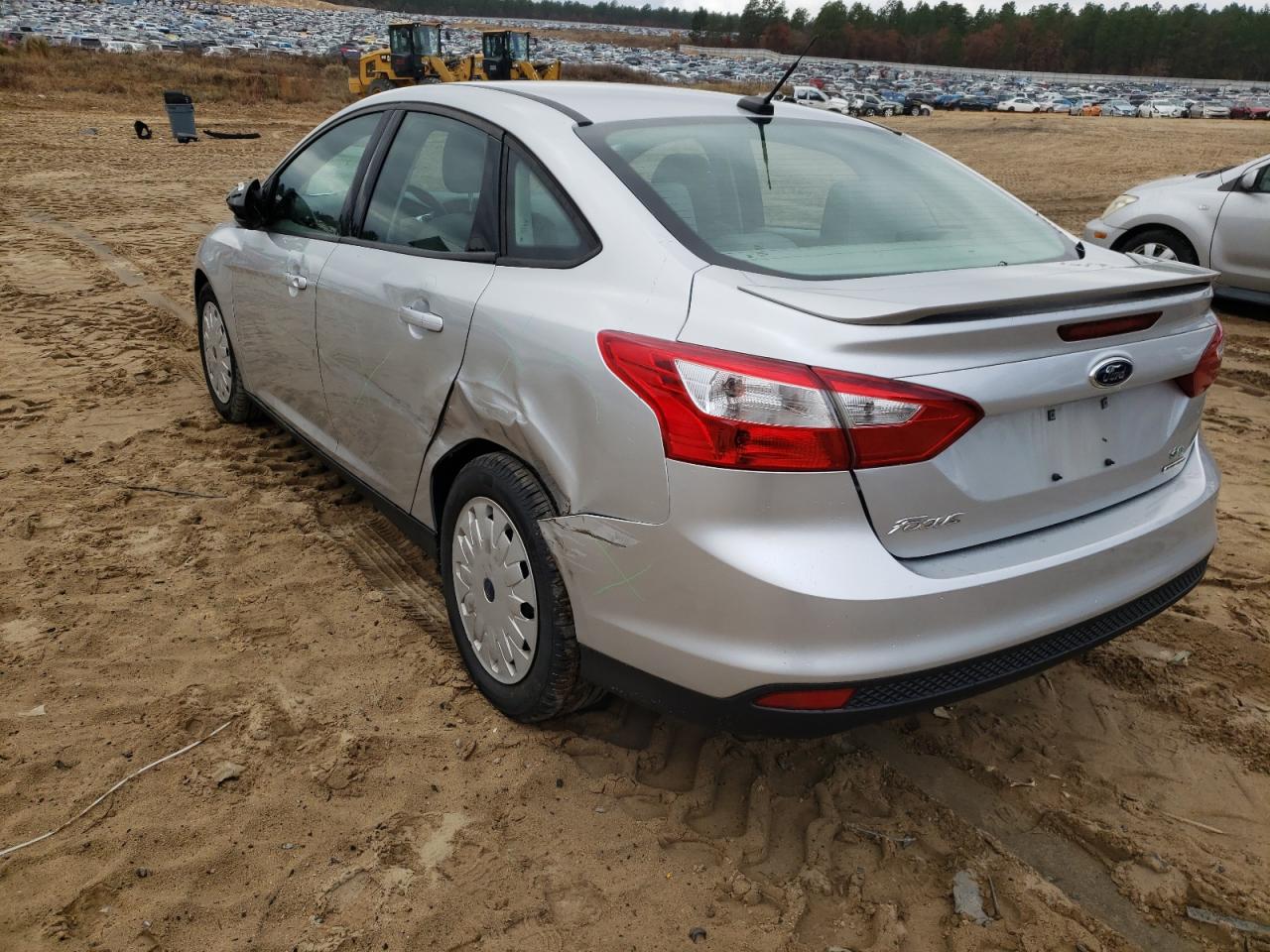 Photo 3 from auction – 2014 FORD FOCUS SE with VIN 1FADP3F28EL393815