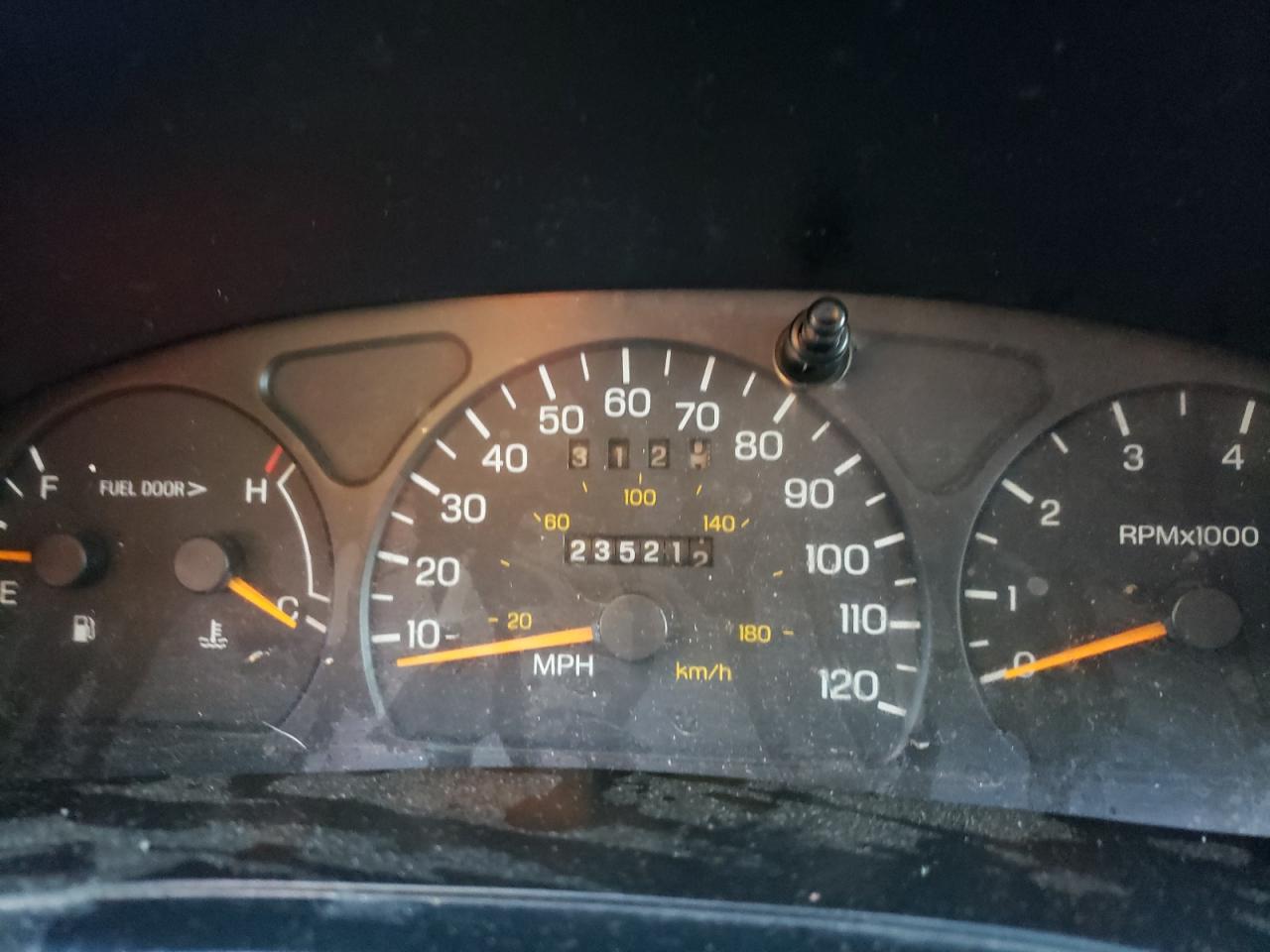Photo 8 from auction – 1997 FORD THUNDERBIR with VIN 1FALP62W5VH145997