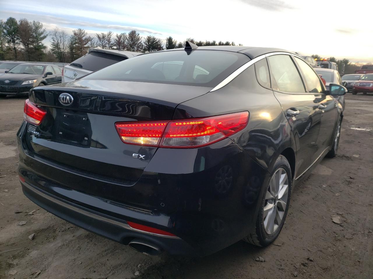 Photo 4 from auction – 2018 KIA OPTIMA EX with VIN 5XXGU4L32JG231496