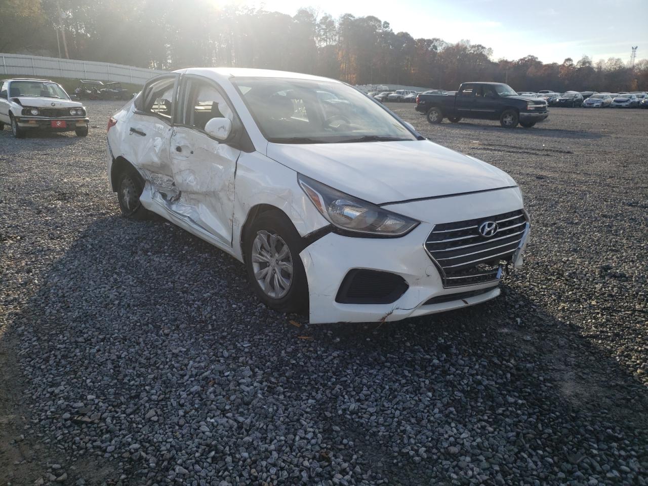 HYUNDAI ACCENT SE 2019 with VIN 3KPC24A30KE061799 - Photo from auction