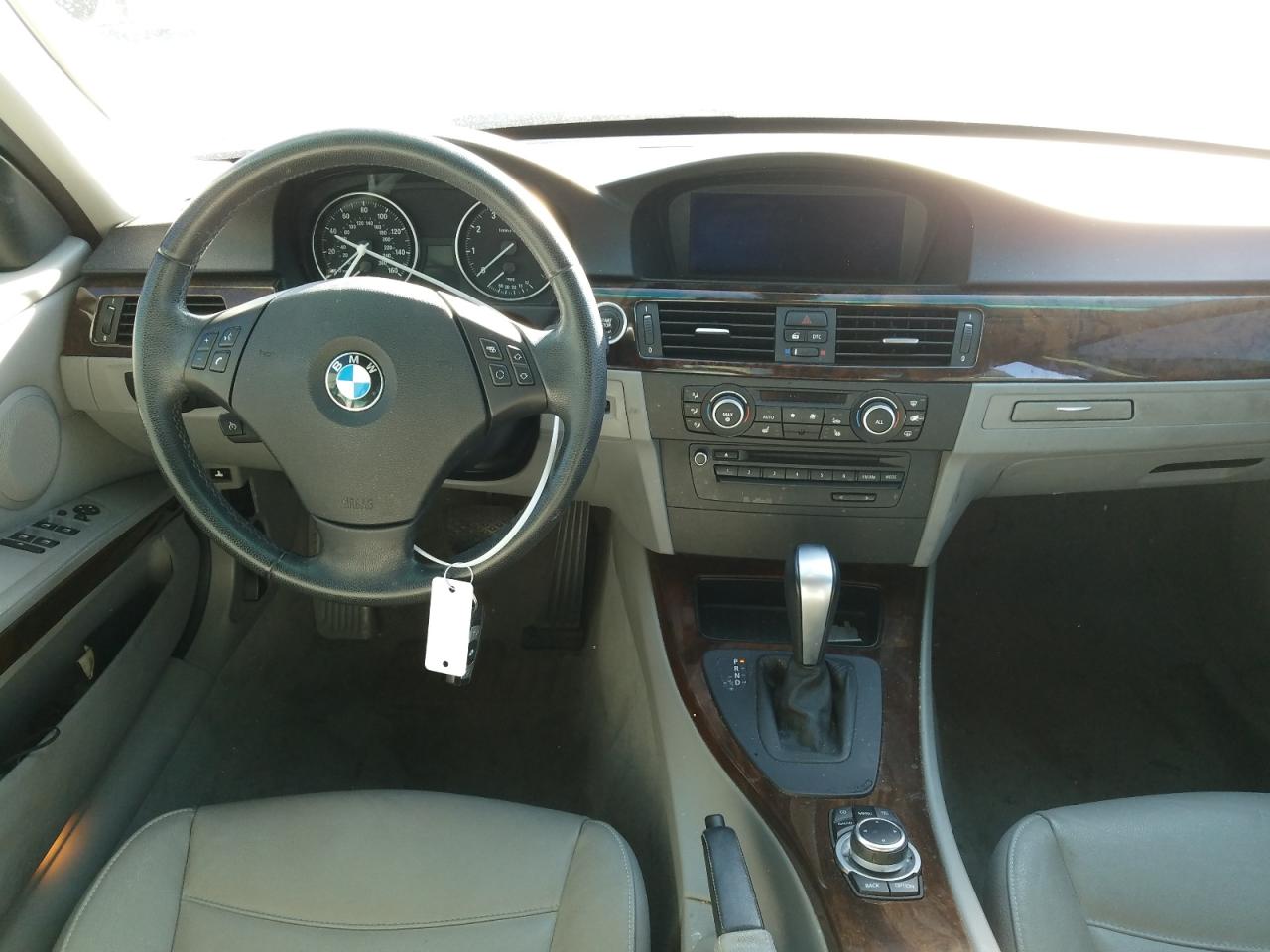 Photo 9 from auction – 2011 BMW 328 I SULE with VIN WBAPH5C55BA441709
