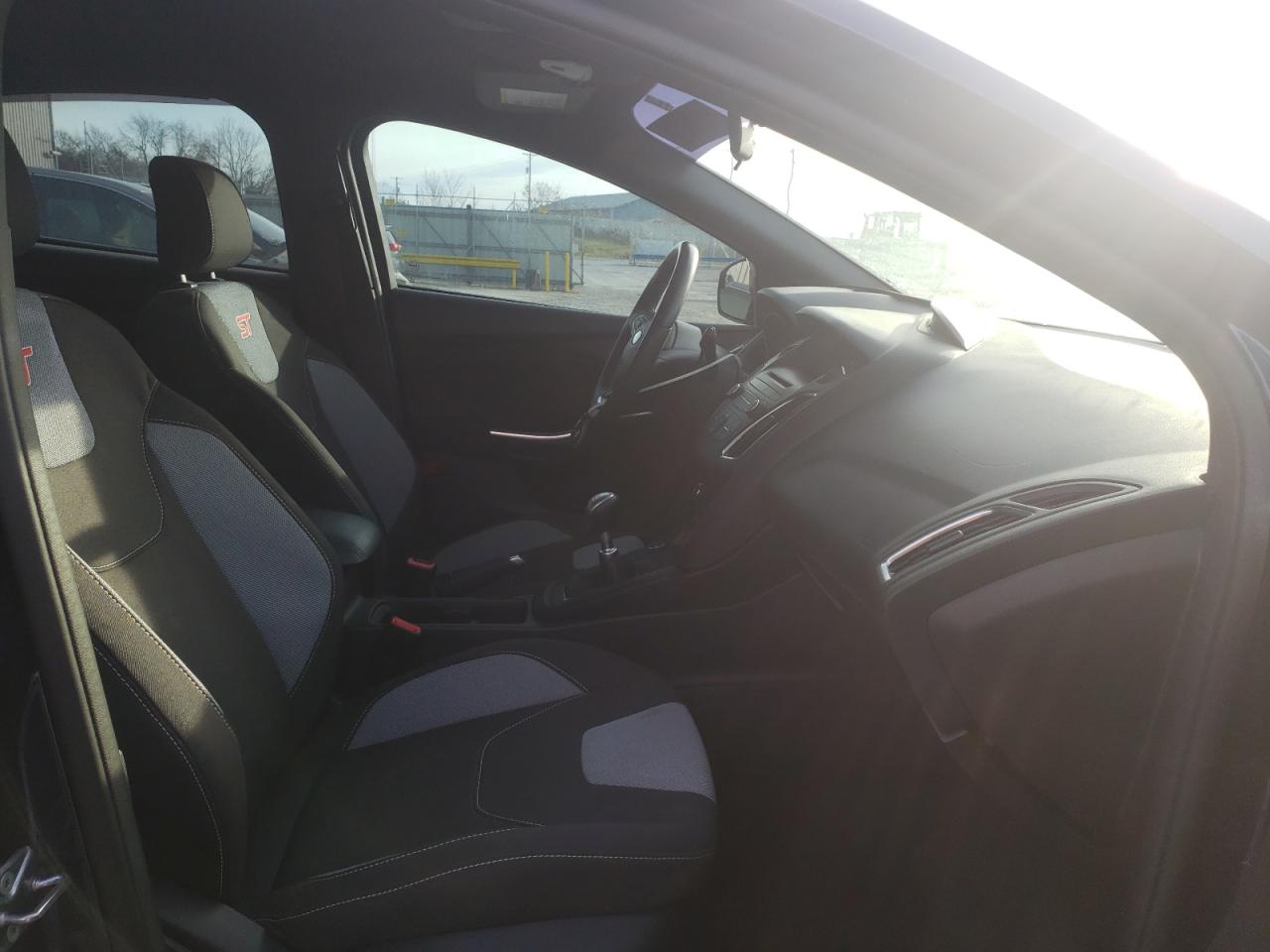 Photo 5 from auction – 2017 FORD FOCUS ST with VIN 1FADP3L99HL348839