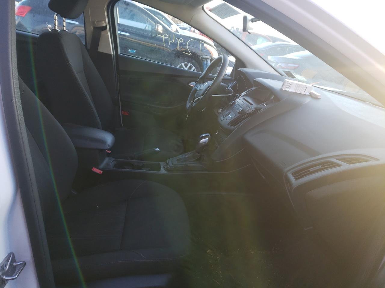 Photo 5 from auction – 2016 FORD FOCUS SE with VIN 1FADP3K28GL352190