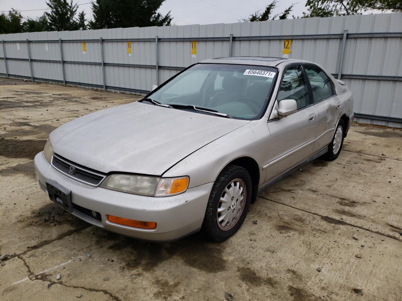 Photo 2 from auction – 1996 HONDA ACCORD EX with VIN 1HGCD5653TA274455