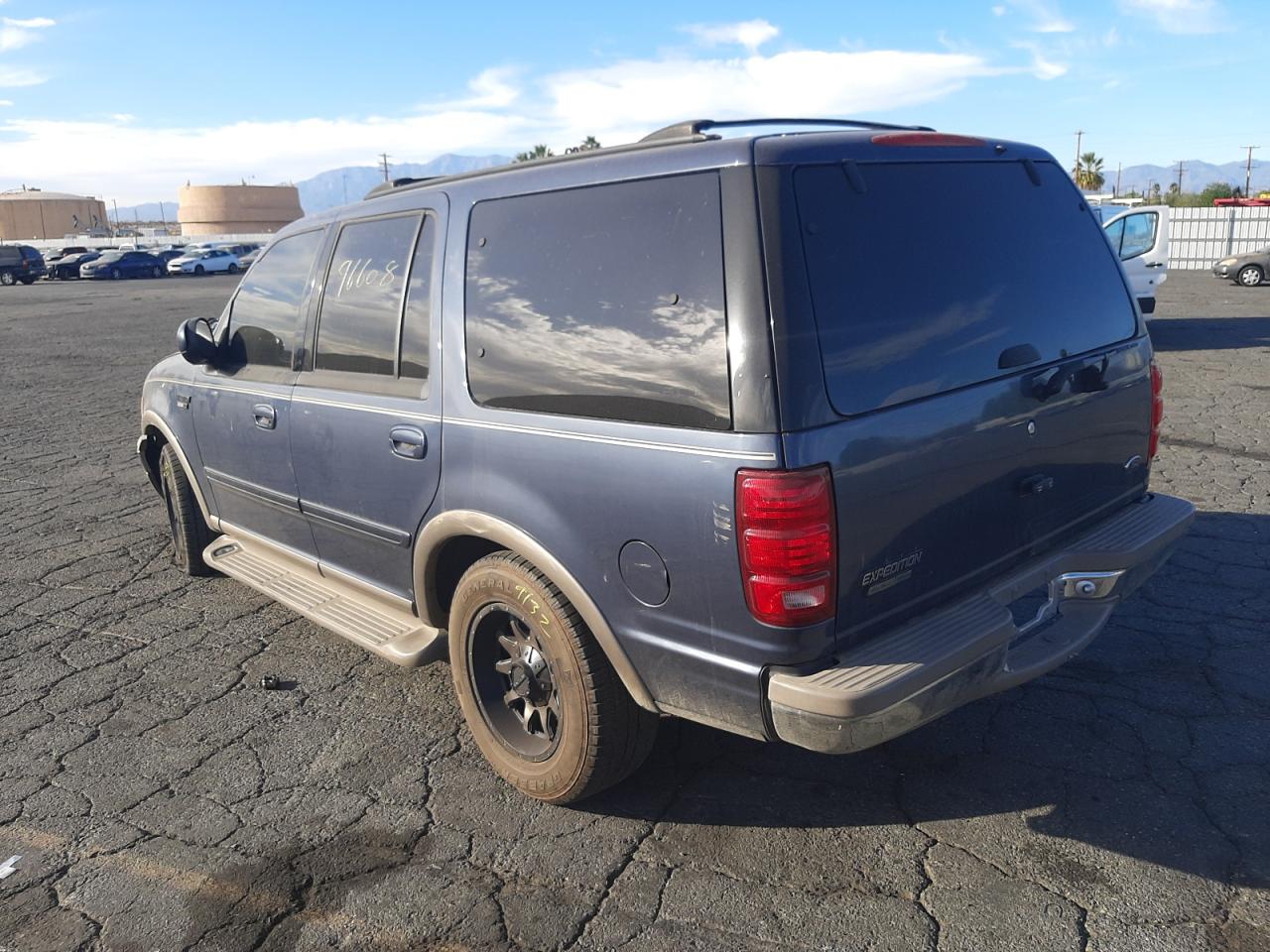 Photo 3 from auction – 2001 FORD EXPEDITION with VIN 1FMRU17LX1LA74930