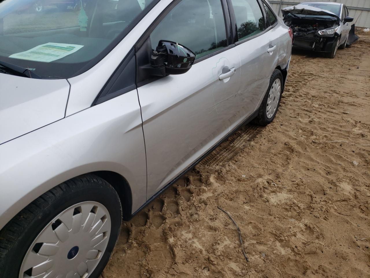 Photo 9 from auction – 2014 FORD FOCUS SE with VIN 1FADP3F28EL393815