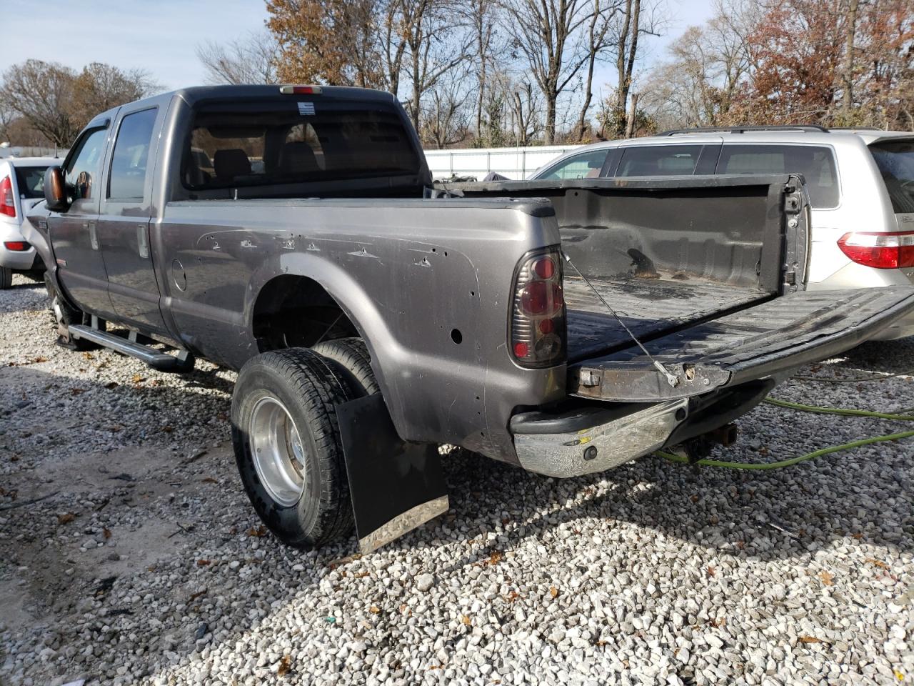Photo 3 from auction – 2004 FORD F-350 with VIN 1FTWW33P44ED78902