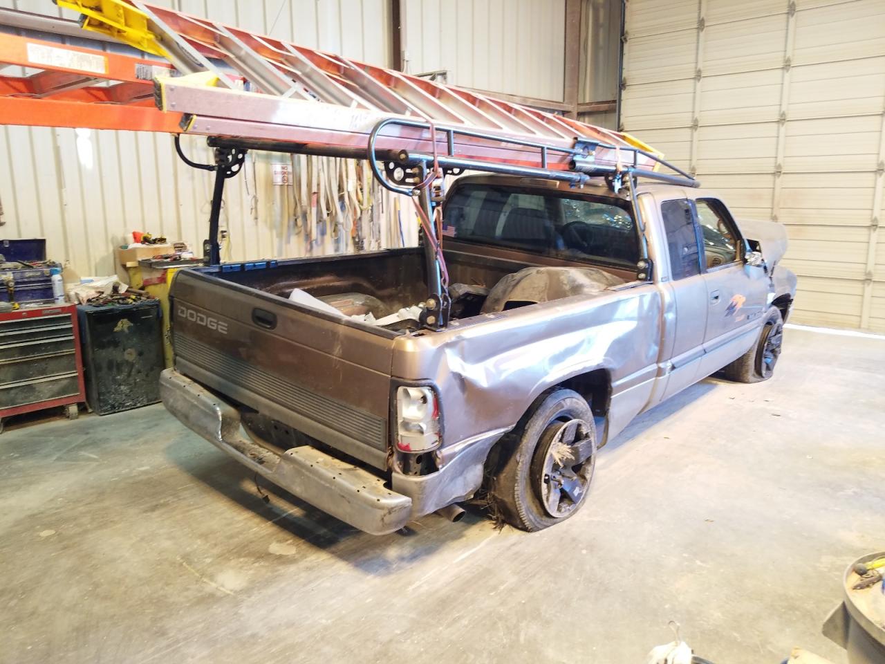 Photo 4 from auction – 2000 DODGE RAM 1500 with VIN 1B7HC13Y3YJ172174