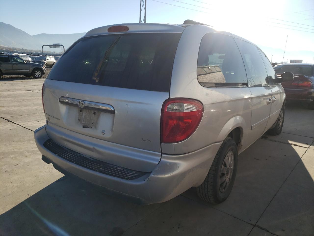 Photo 4 from auction – 2005 CHRYSLER TOWN & COU with VIN 2C4GP44R15R115648