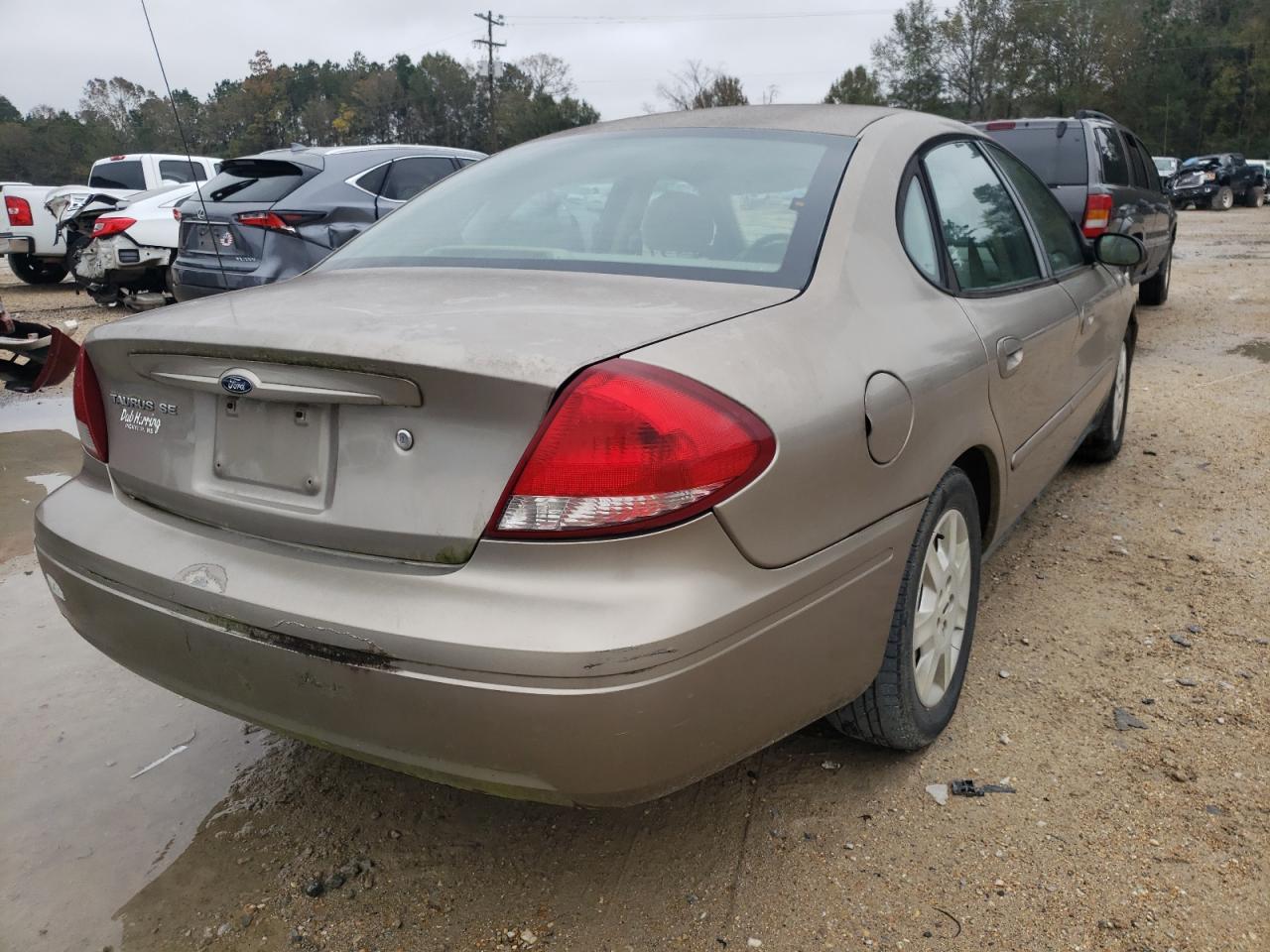 Photo 4 from auction – 2005 FORD TAURUS SE with VIN 1FAFP53U75A258539