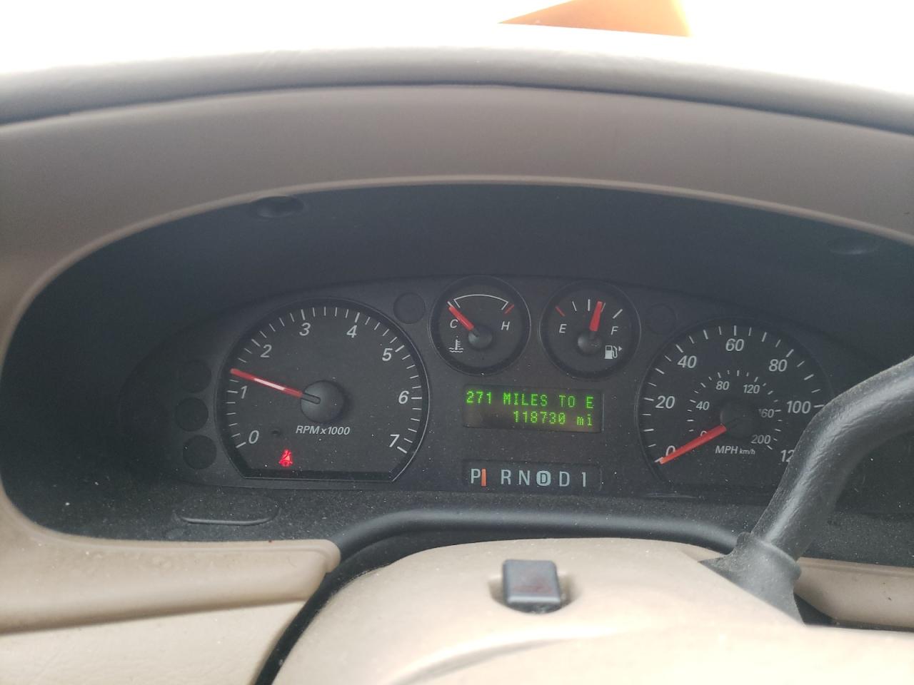 Photo 8 from auction – 2005 FORD TAURUS SE with VIN 1FAFP53U75A258539