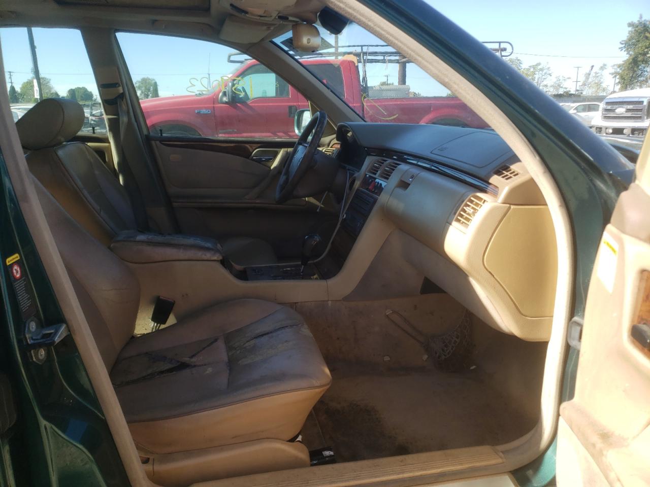 Photo 5 from auction – 2001 MERCEDES-BENZ E 320 with VIN WDBJF65JX1B376460