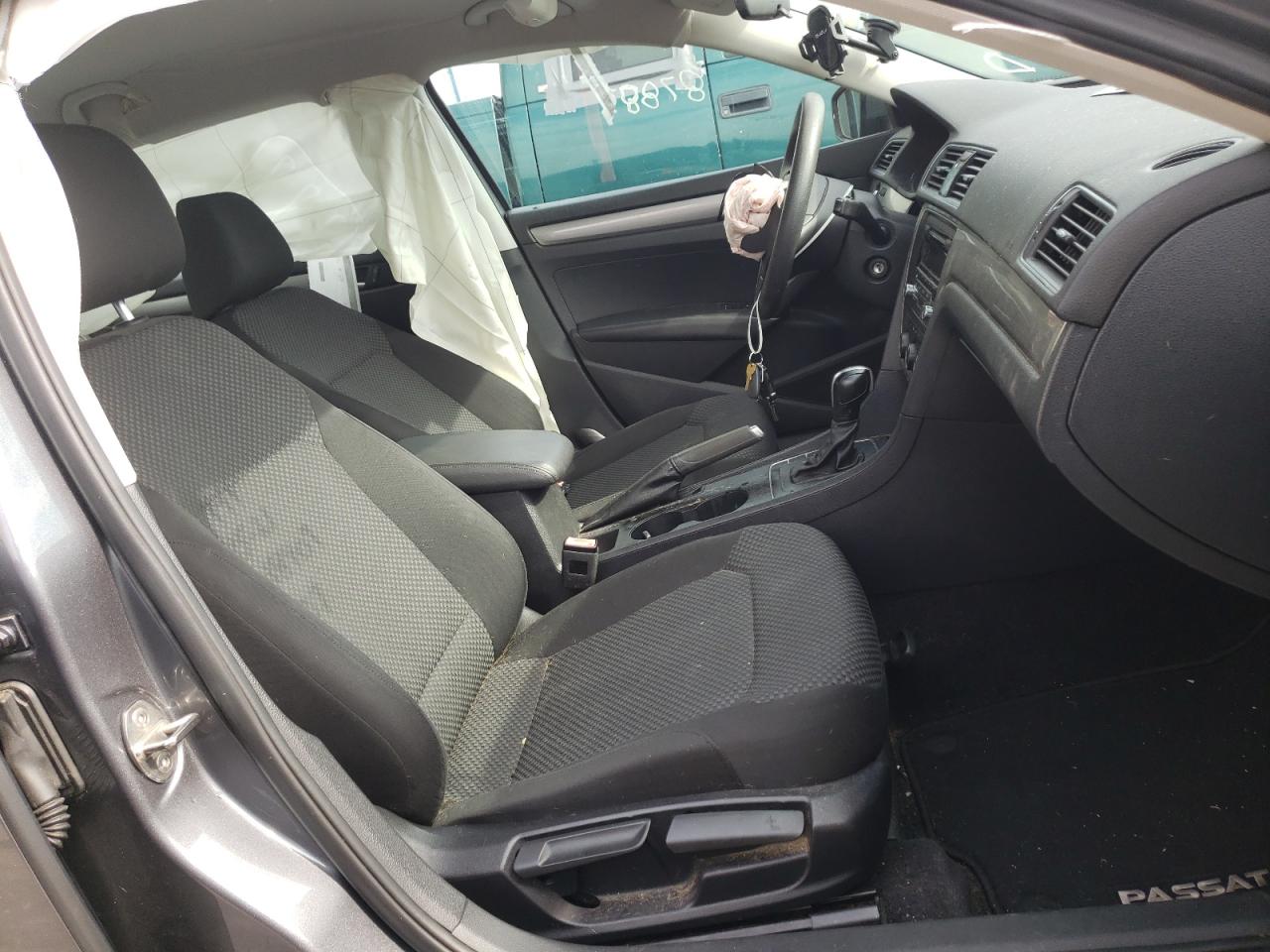 Photo 5 from auction – 2015 VOLKSWAGEN PASSAT S with VIN 1VWAT7A38FC047620