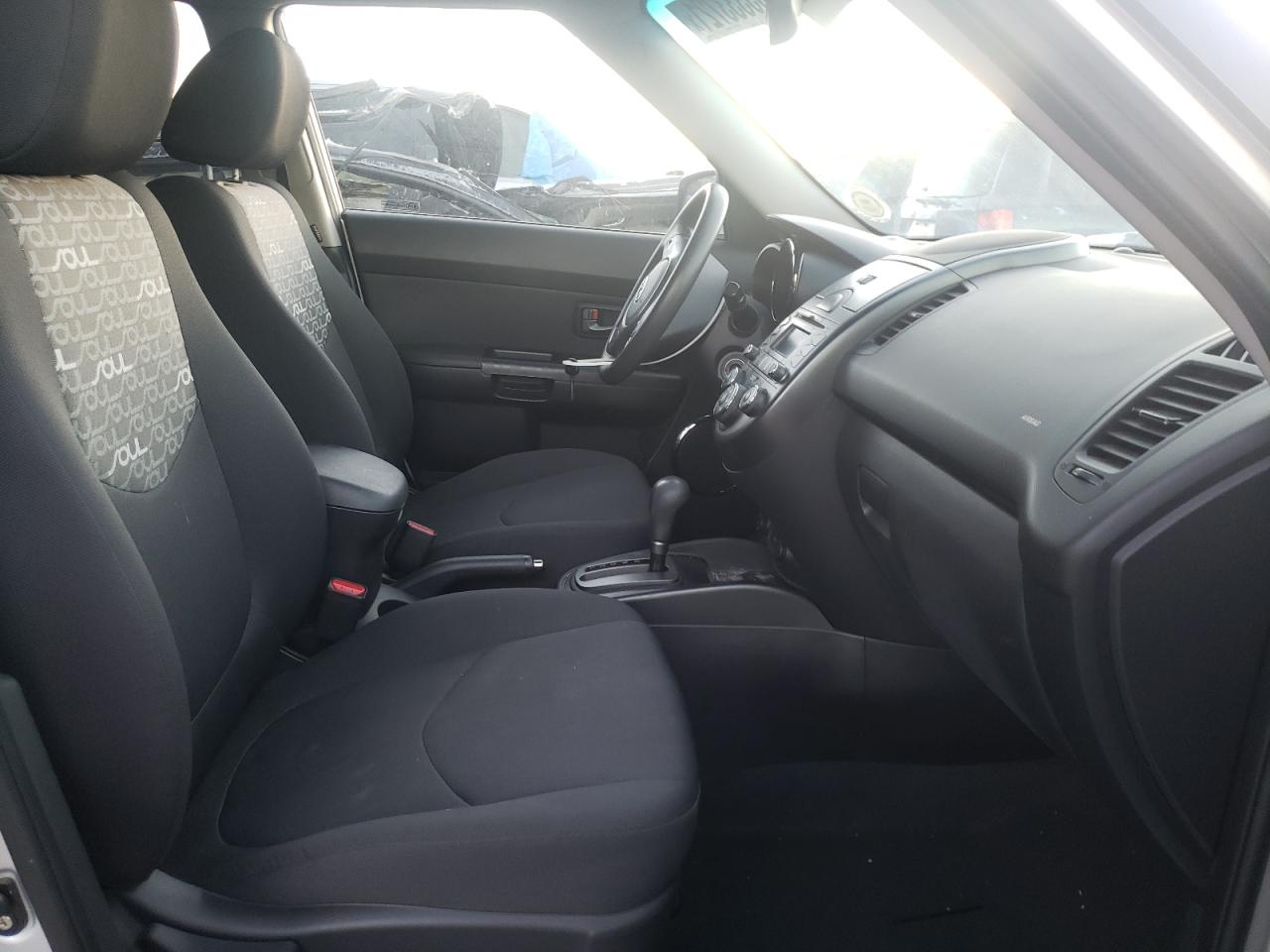 Photo 5 from auction – 2010 KIA SOUL + with VIN KNDJT2A25A7179748