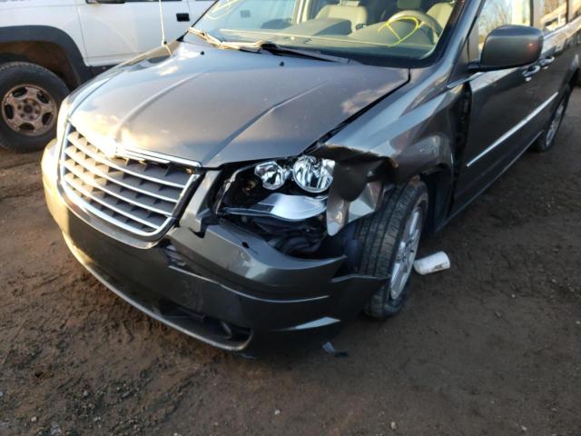 Photo 9 from auction – 2010 CHRYSLER TOWN & COU with VIN 2A4RR5D17AR226549