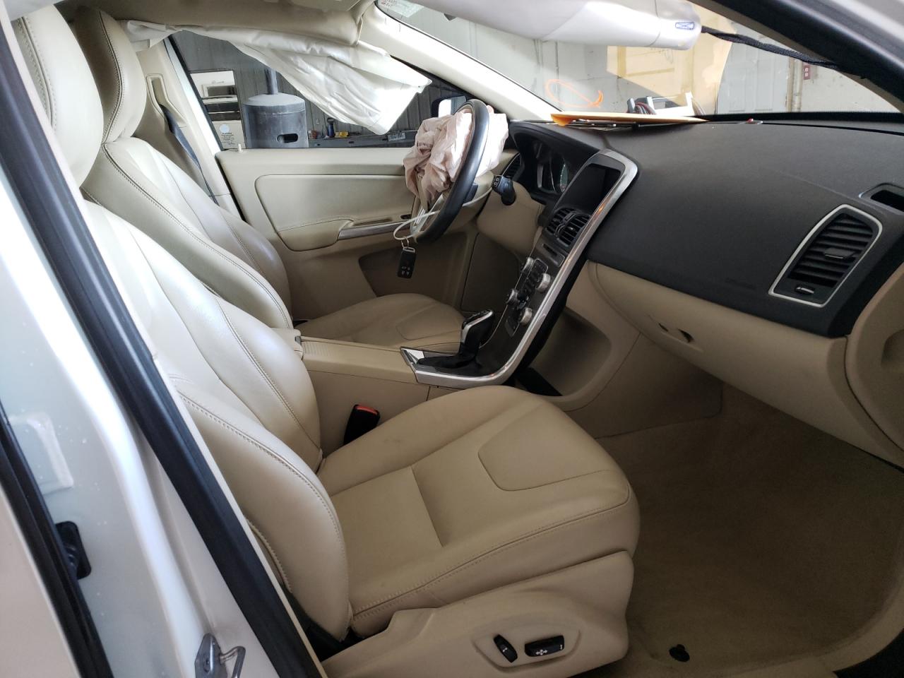 Photo 5 from auction – 2016 VOLVO XC60 T5 PR with VIN YV440MDK6G2822155