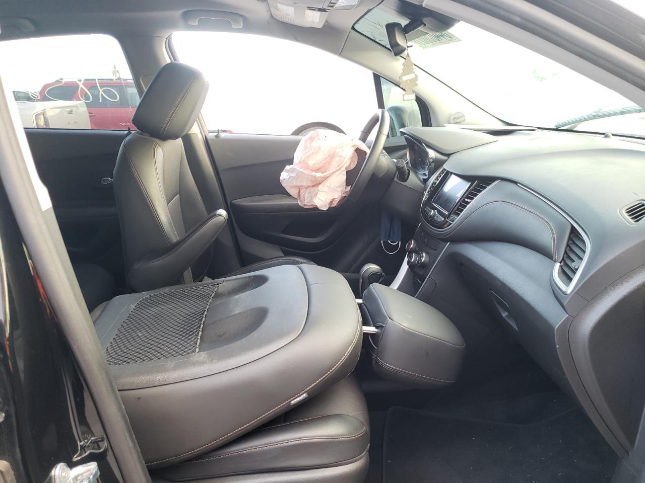 Photo 5 from auction – 2020 CHEVROLET TRAX 1LT with VIN KL7CJLSB5LB087099