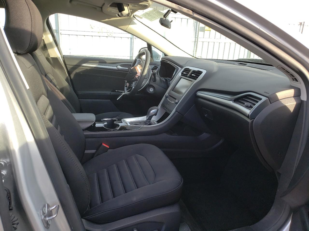 Photo 5 from auction – 2015 FORD FUSION SE with VIN 3FA6P0LU7FR295701