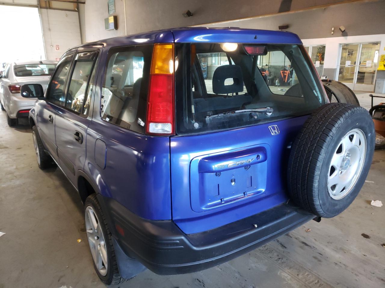 Photo 3 from auction – 2000 HONDA CR-V LX with VIN JHLRD2845YC010678