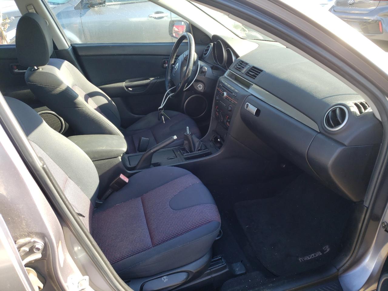 Photo 5 from auction – 2005 MAZDA MAZDA3 with VIN JM1BK343951321903