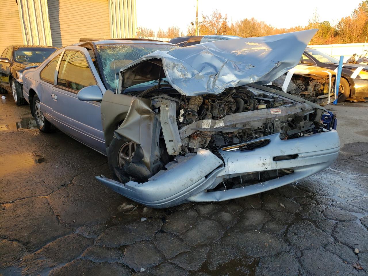 FORD THUNDERBIR 1997 with VIN 1FALP62W5VH145997 - Photo from auction