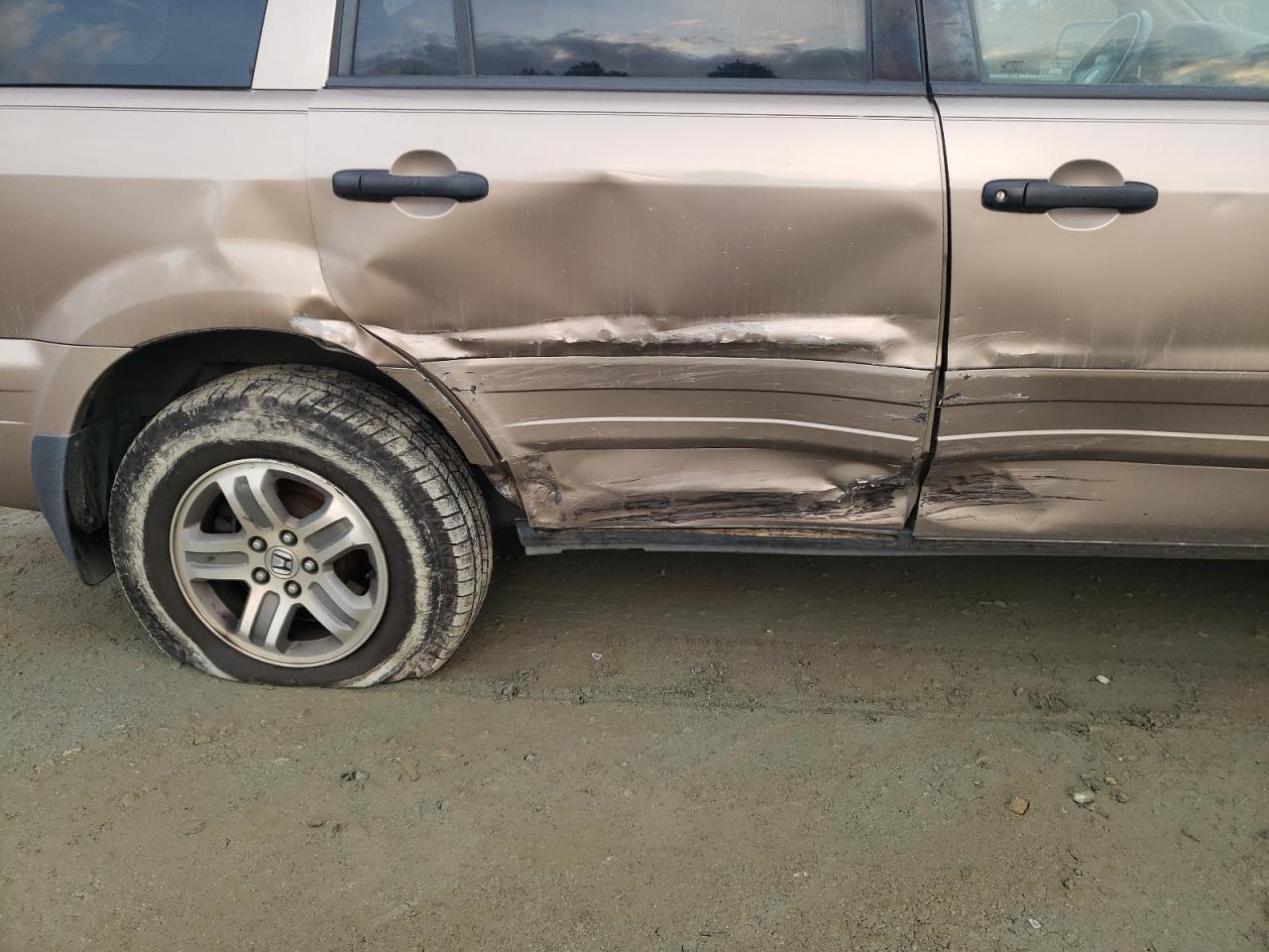 Photo 9 from auction – 2004 HONDA PILOT EXL with VIN 2HKYF185X4H533912