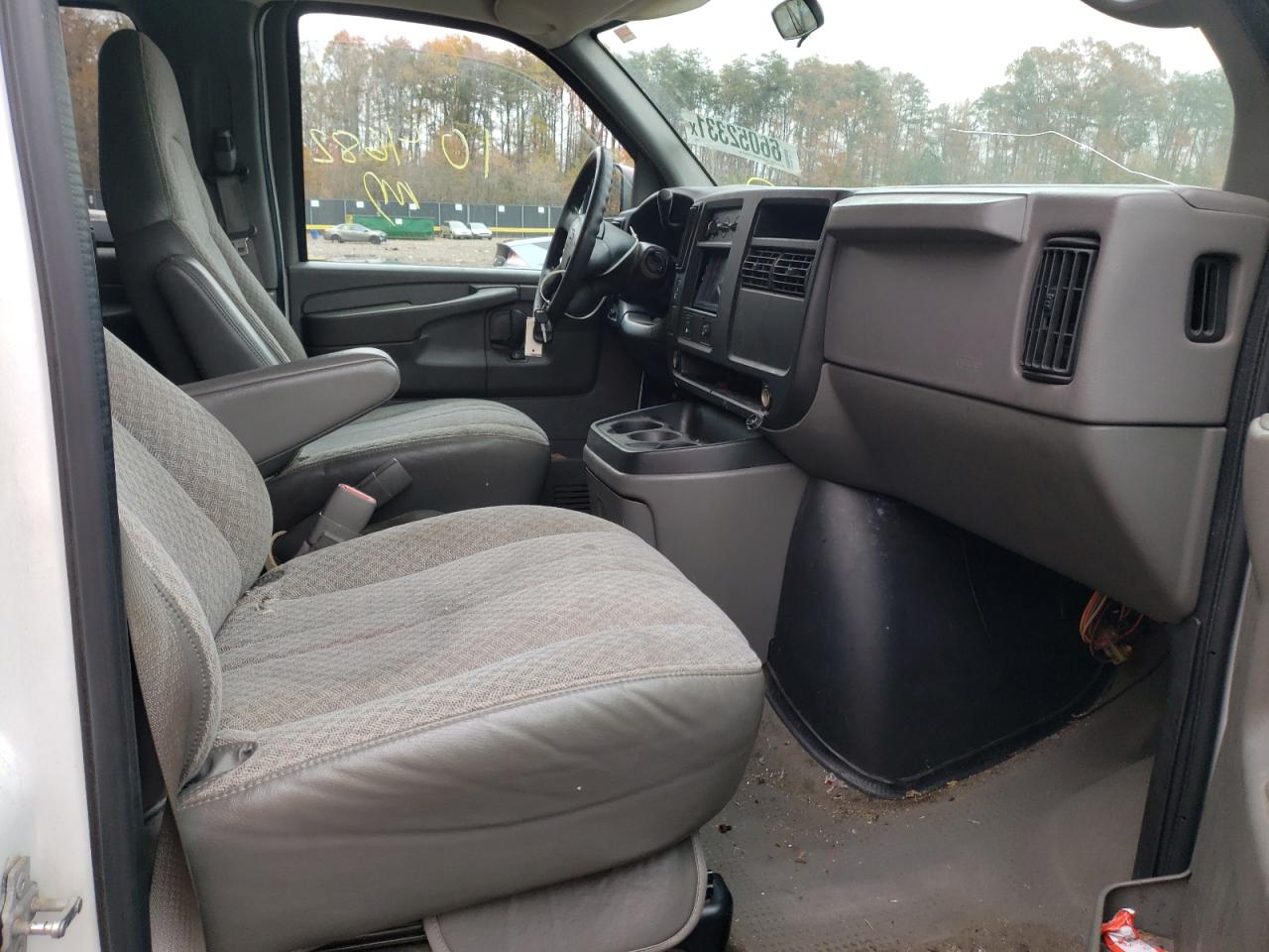 Photo 5 from auction – 2005 CHEVROLET EXPRESS G3 with VIN 1GAHG39U351168263