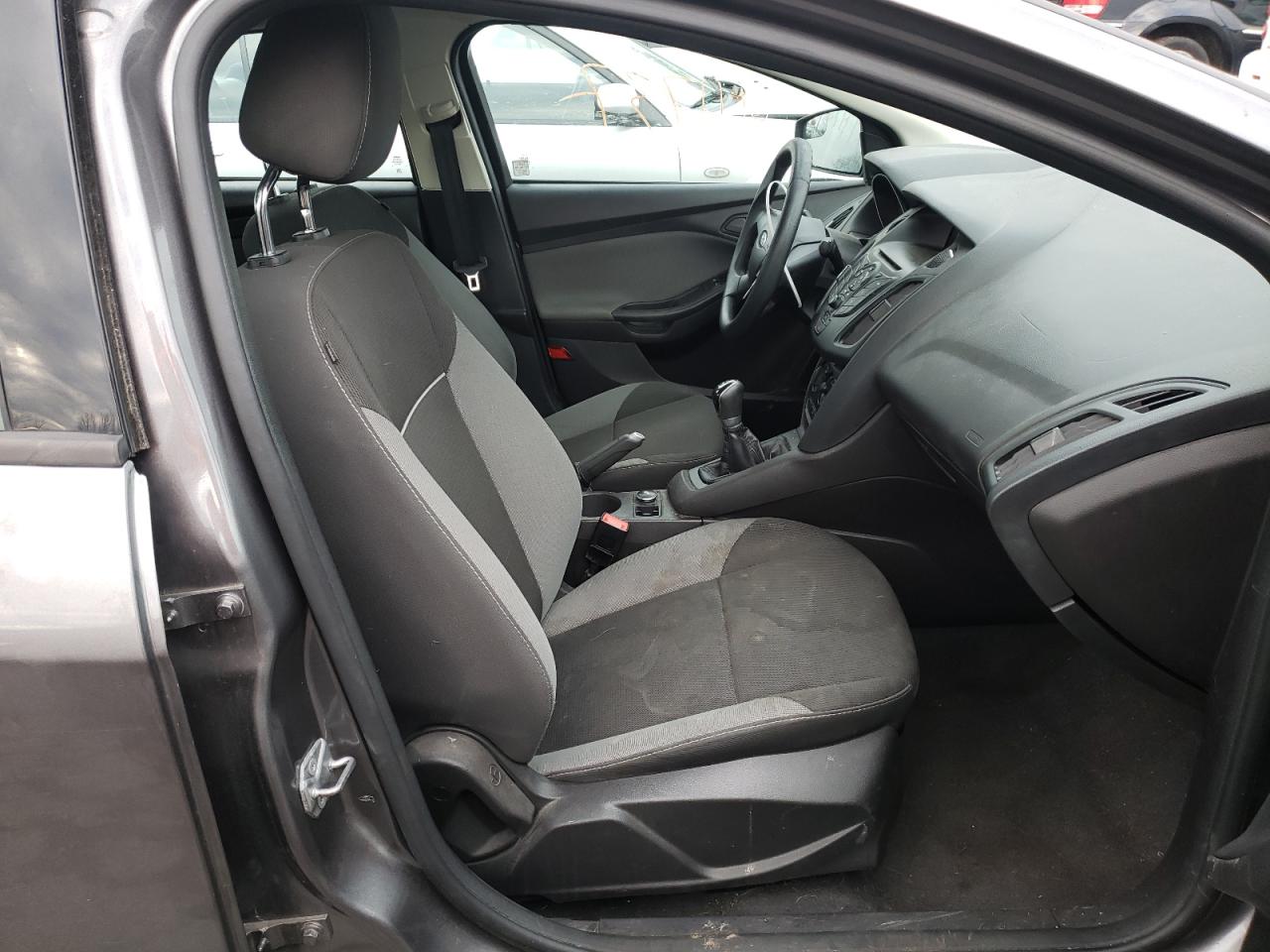 Photo 5 from auction – 2013 FORD FOCUS S with VIN 1FADP3E21DL374880