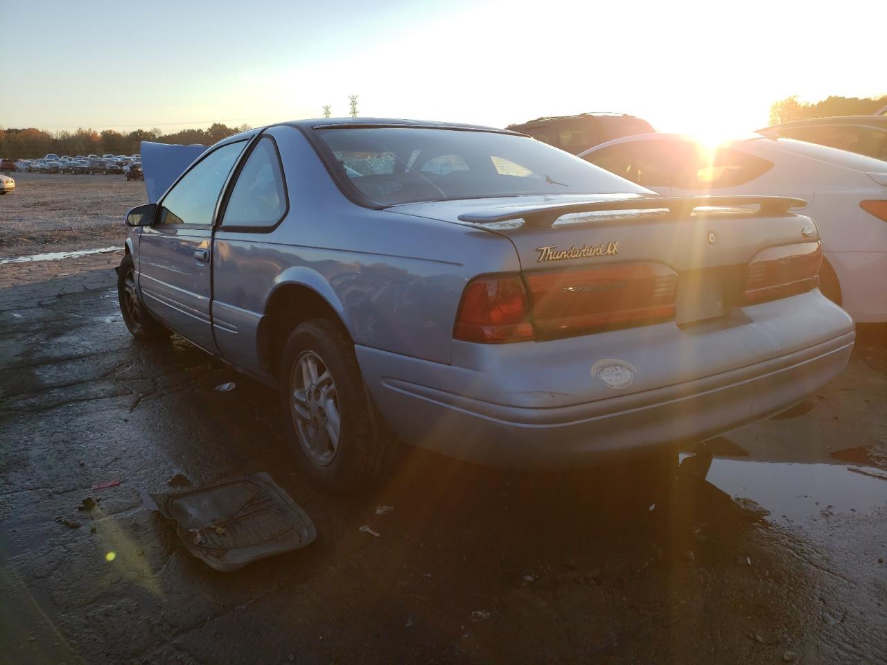 Photo 3 from auction – 1997 FORD THUNDERBIR with VIN 1FALP62W5VH145997
