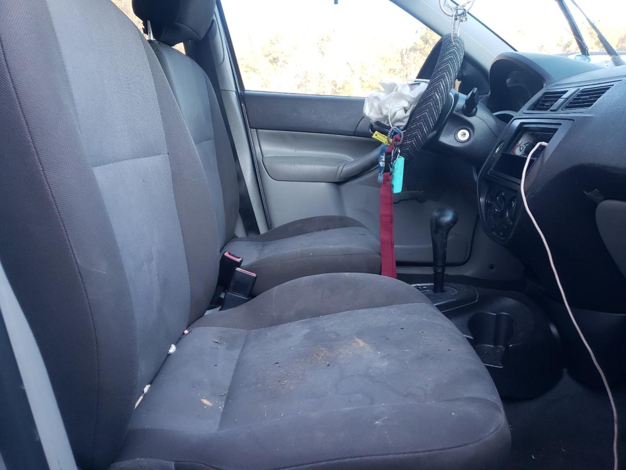 Photo 5 from auction – 2007 FORD FOCUS ZX4 with VIN 1FAFP34N07W355616