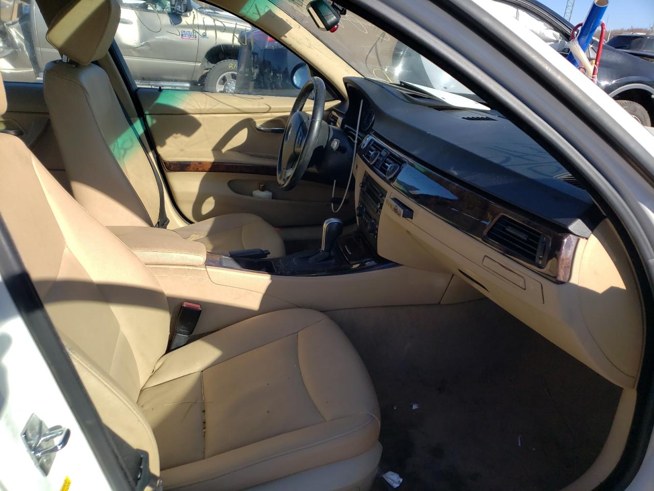 Photo 5 from auction – 2006 BMW 325 I with VIN WBAVB13516PT04030
