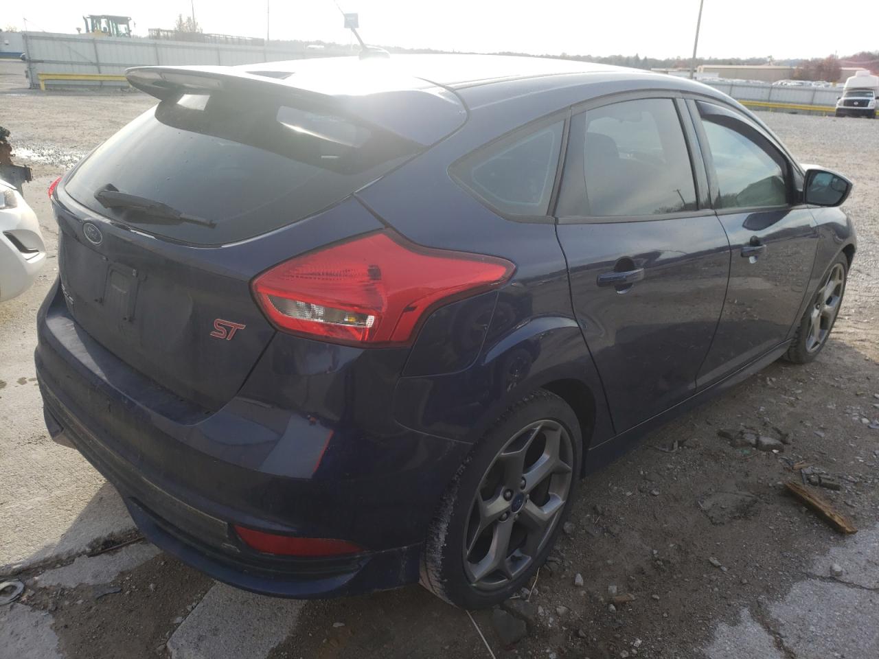 Photo 4 from auction – 2017 FORD FOCUS ST with VIN 1FADP3L99HL348839