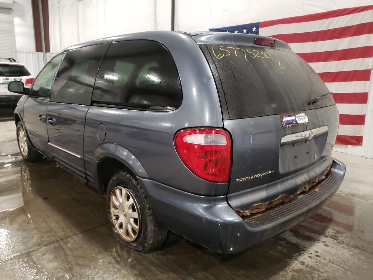 Photo 3 from auction – 2002 CHRYSLER TOWN & CTY with VIN 2C4GP54L72R540756