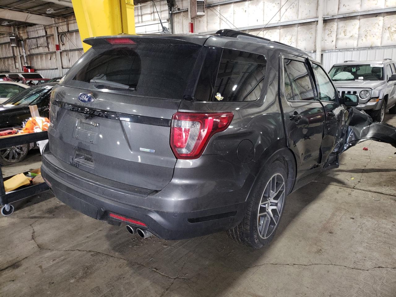 Photo 4 from auction – 2019 FORD EXPLORER with VIN 1FM5K8GT8KGB54377