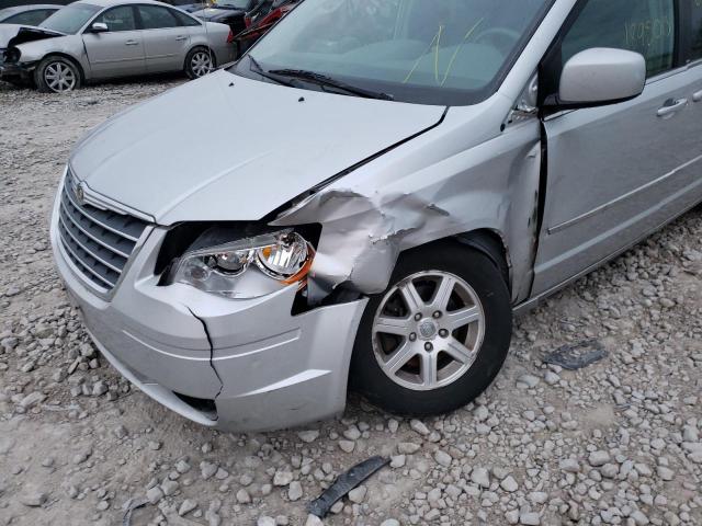 Photo 9 from auction – 2010 CHRYSLER TOWN & COU with VIN 2A4RR5D18AR104119