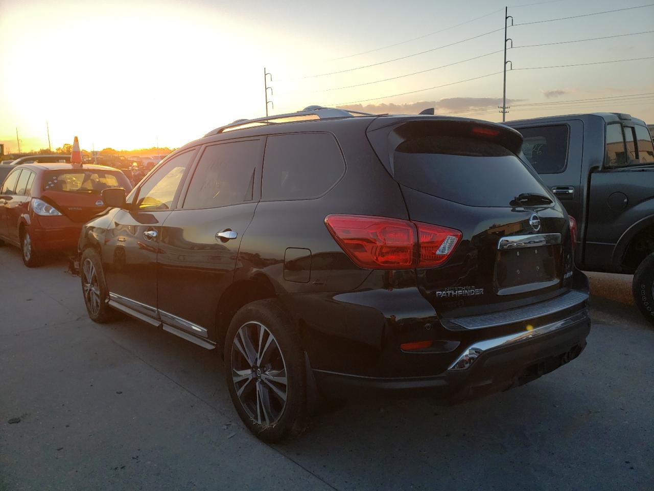 Photo 3 from auction – 2019 NISSAN PATHFINDER with VIN 5N1DR2MN2KC646517