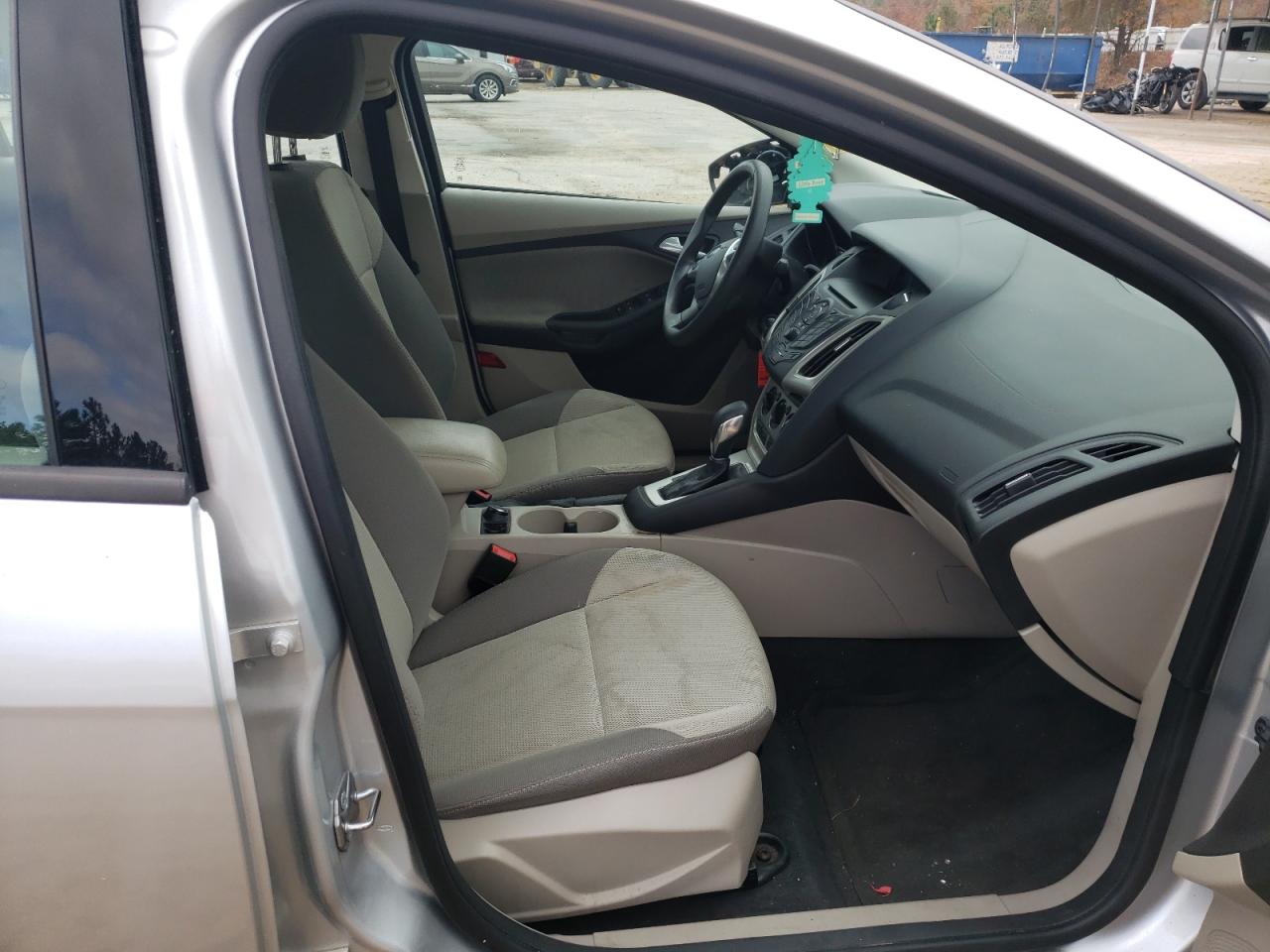 Photo 5 from auction – 2014 FORD FOCUS SE with VIN 1FADP3F28EL393815