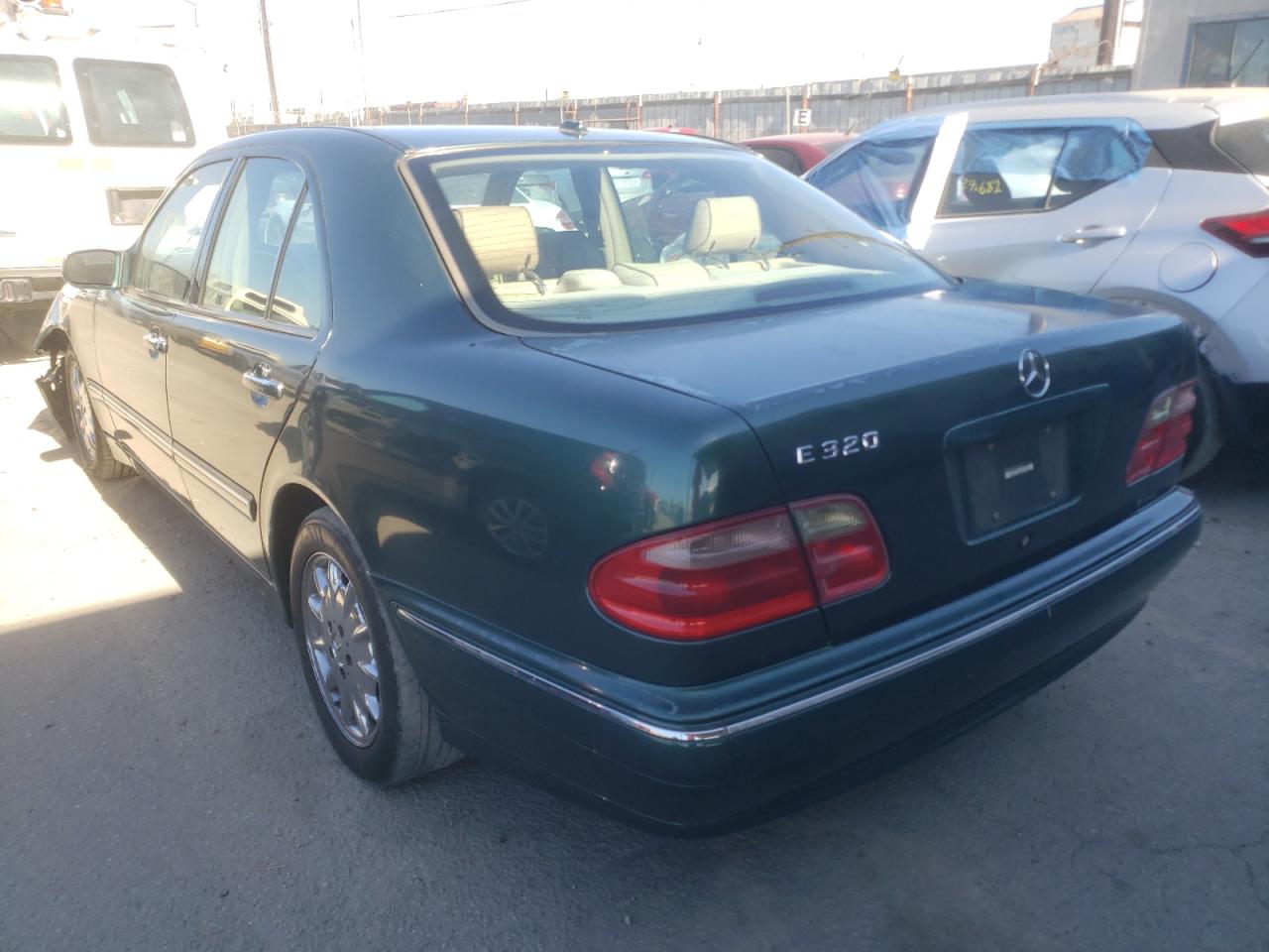 Photo 3 from auction – 2001 MERCEDES-BENZ E 320 with VIN WDBJF65JX1B376460