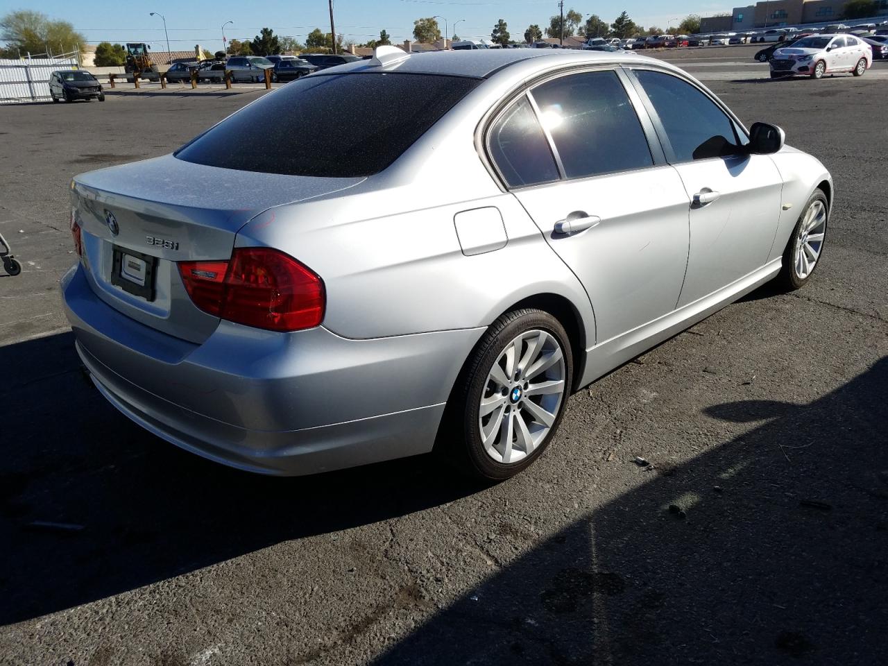 Foto 4 de la subasta – 2011 BMW 328 I SULE con VIN WBAPH5C55BA441709