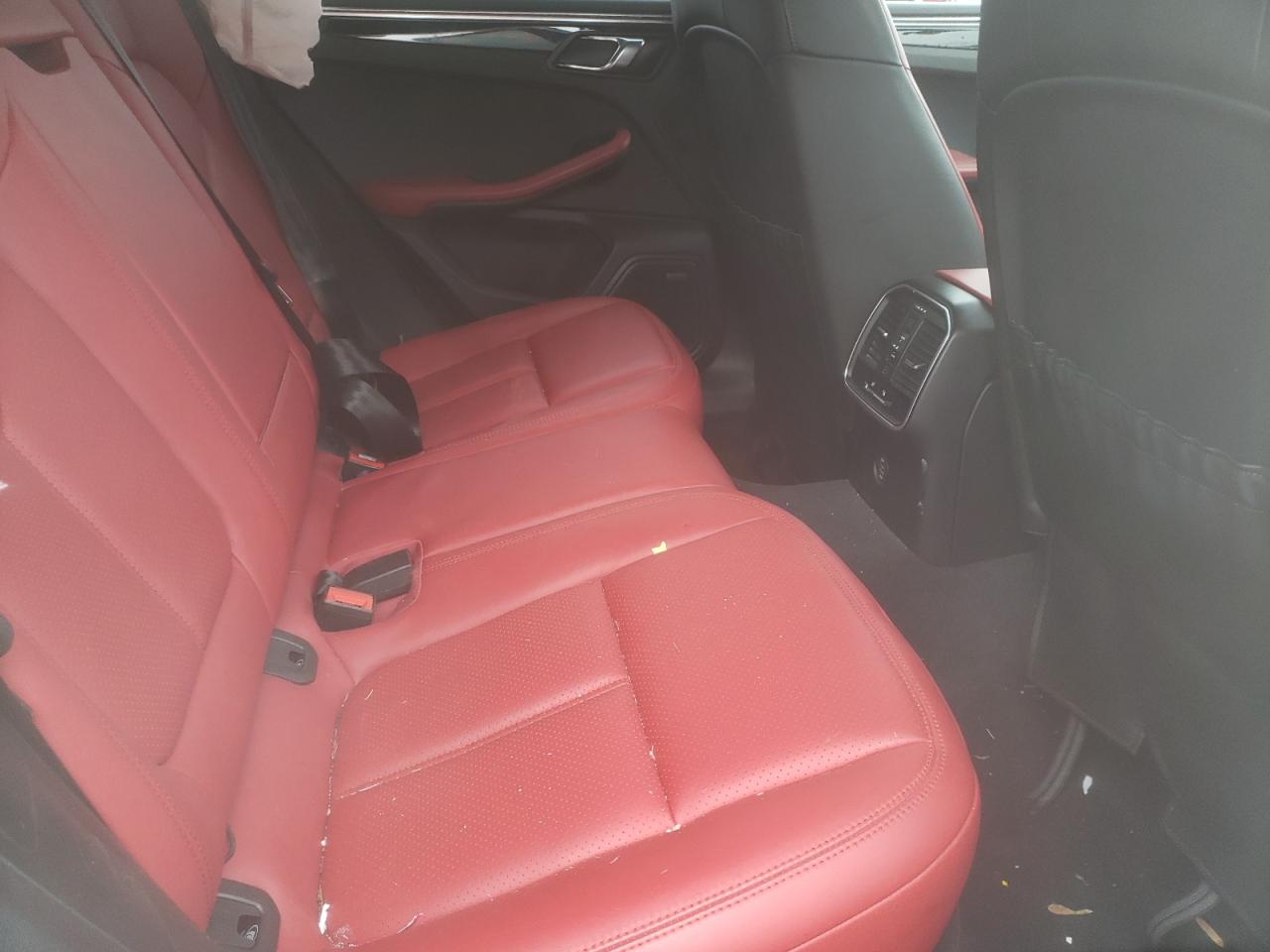 Photo 6 from auction – 2018 PORSCHE MACAN with VIN WP1AA2A55JLB00357