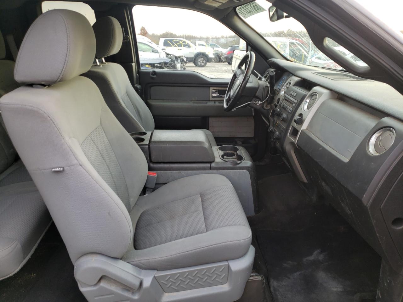 Photo 5 from auction – 2011 FORD F150 SUPER with VIN 1FTEX1CM4BFA25425