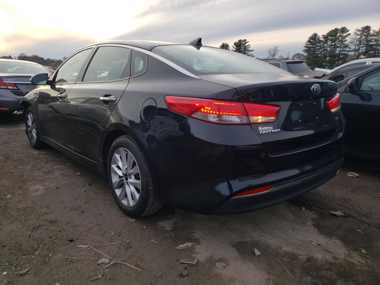 Photo 3 from auction – 2018 KIA OPTIMA EX with VIN 5XXGU4L32JG231496