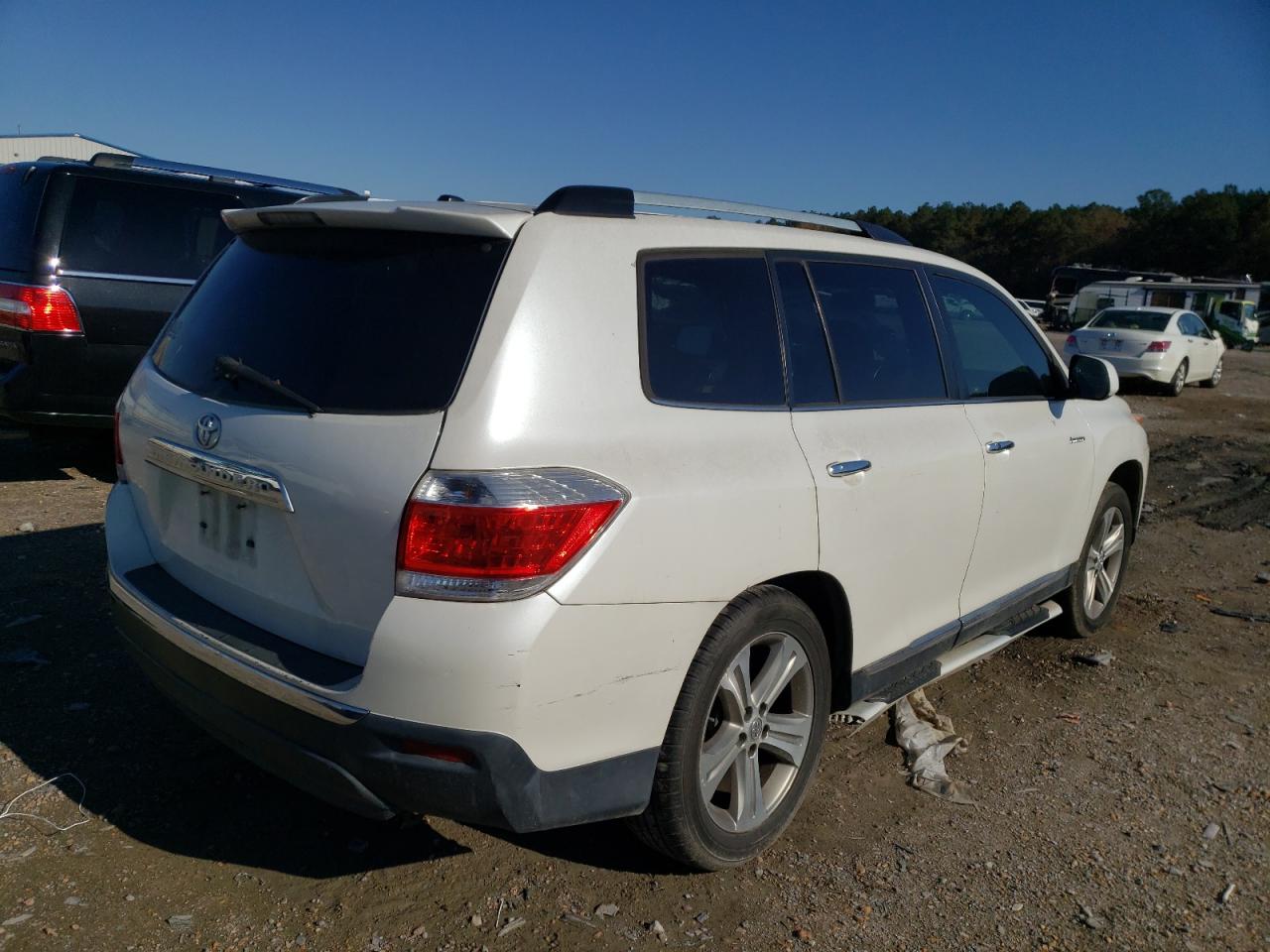 Photo 4 from auction – 2011 TOYOTA HIGHLANDER with VIN 5TDYK3EH7BS047071
