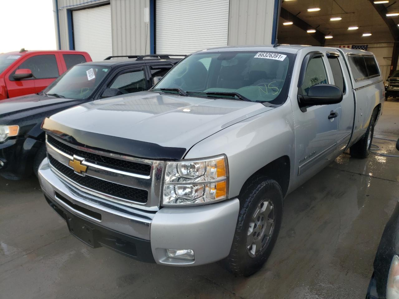 Photo 2 from auction – 2011 CHEVROLET SILVERADO with VIN 1GCRKSE04BZ394588