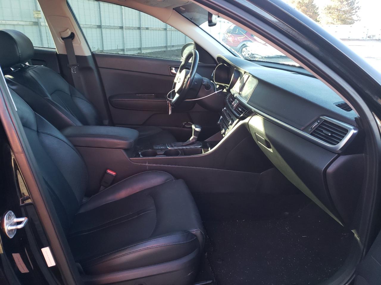 Photo 5 from auction – 2016 KIA OPTIMA EX with VIN 5XXGU4L38GG055434