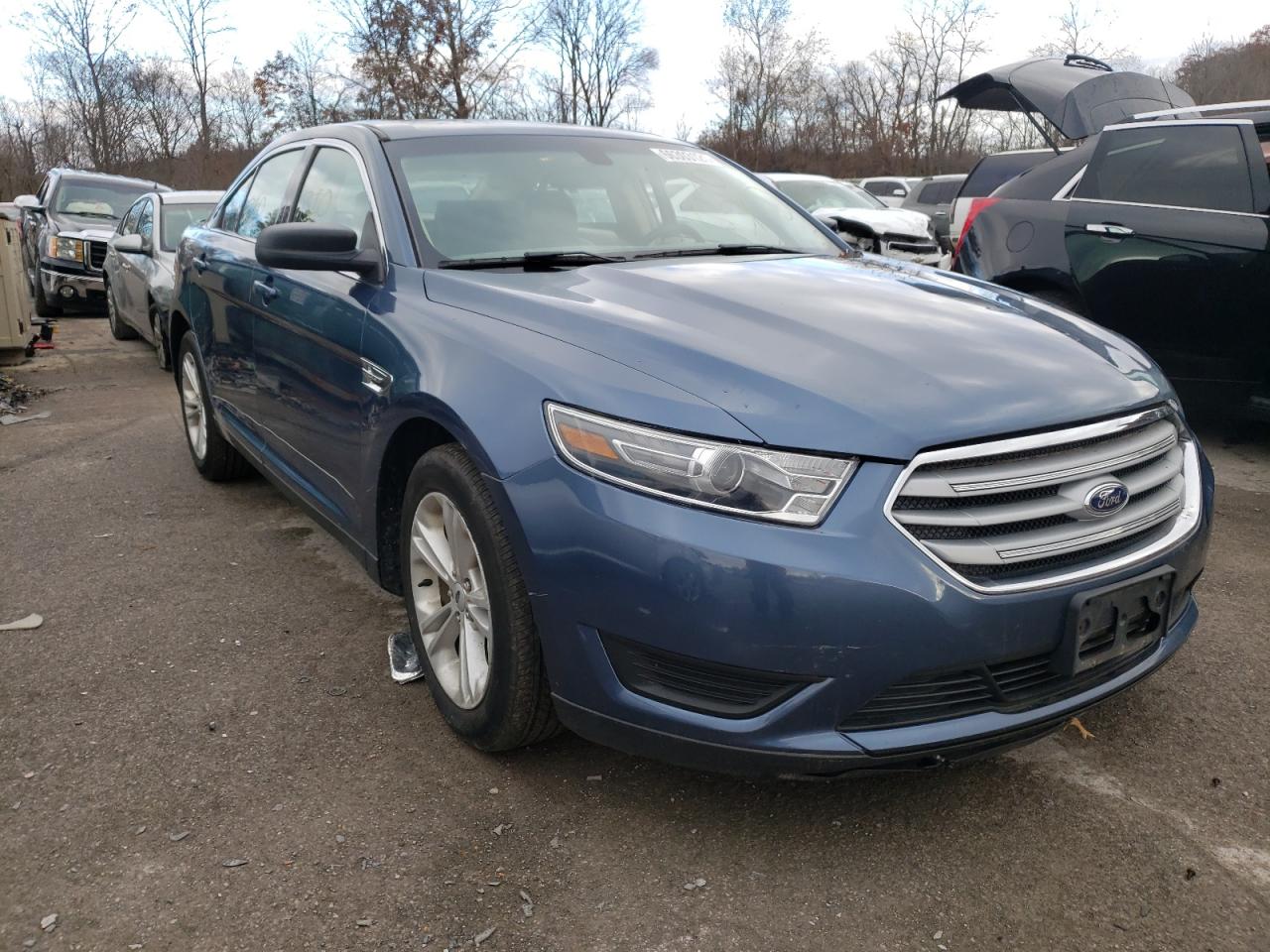 FORD TAURUS SE 2018 with VIN 1FAHP2D84JG135541 - Photo from auction
