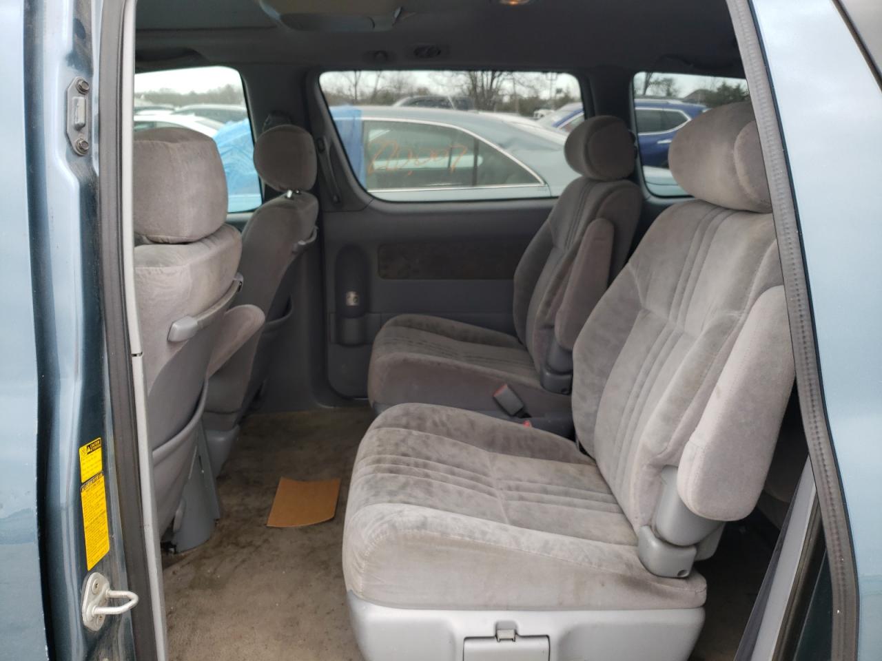 Photo 6 from auction – 2002 TOYOTA SIENNA LE with VIN 4T3ZF13C12U453396
