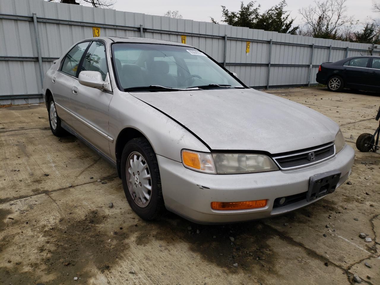 HONDA ACCORD EX 1996 with VIN 1HGCD5653TA274455 - Photo from auction
