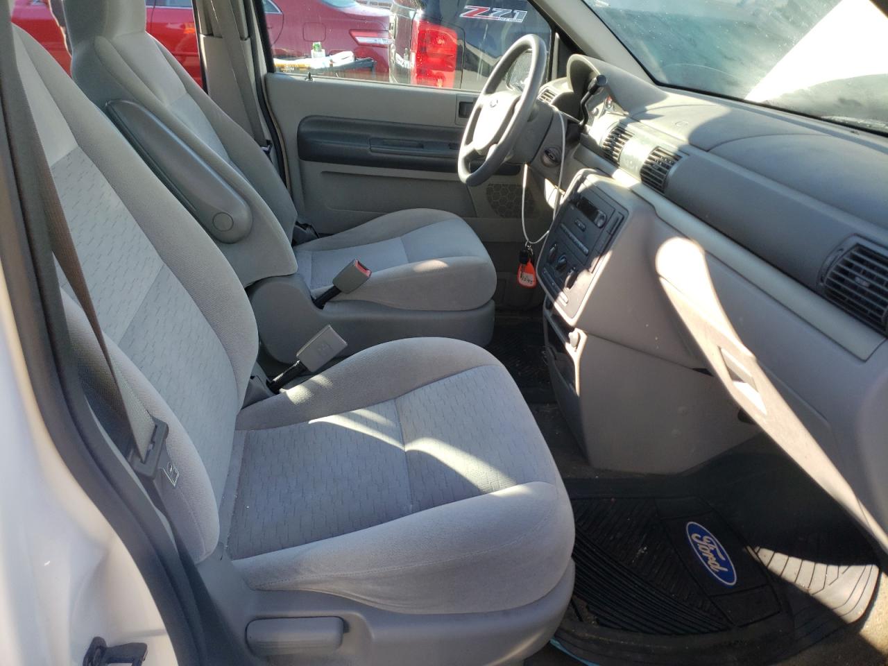 Photo 5 from auction – 2005 FORD FREESTAR S with VIN 2FMZA50625BA68548